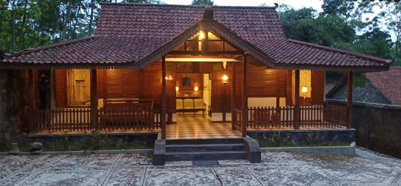 Griya Akbar Rumah liburan *